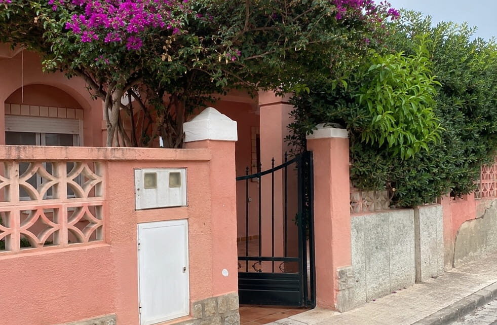 Portal de edificio en Burjassot Valencia para servicio de cerrajero