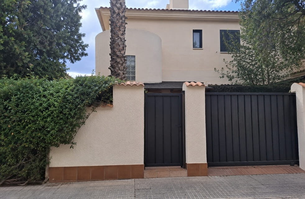 Portal de finca residencial en Les Tendetes Valencia para cerrajero