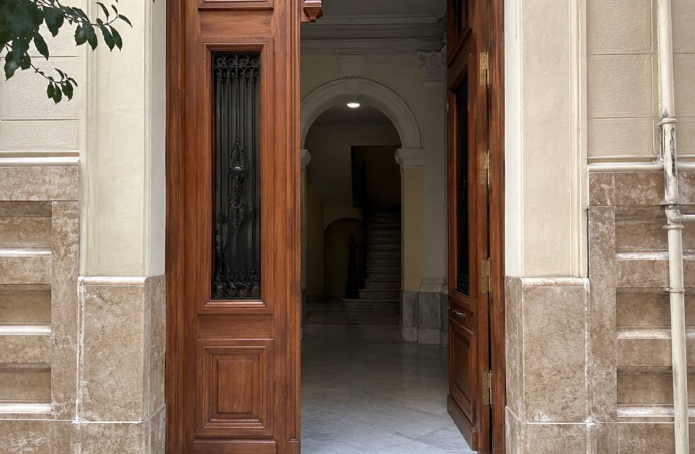 Portal antiguo en Marxalenes Valencia para servicio de cerrajero