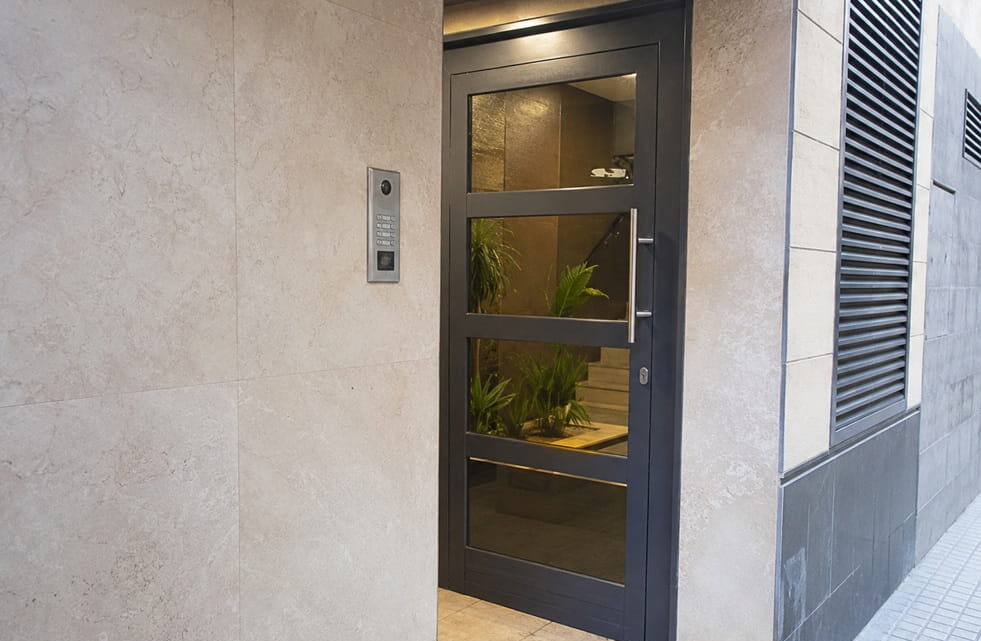 Portal residencial en Torrefiel Valencia norte para cerrajero